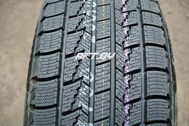 Roadstone WINGUARD ICE 215/60R16 95Q