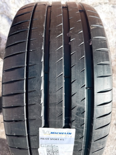 Michelin Pilot Sport 4 S 255/35 R22 99 Y