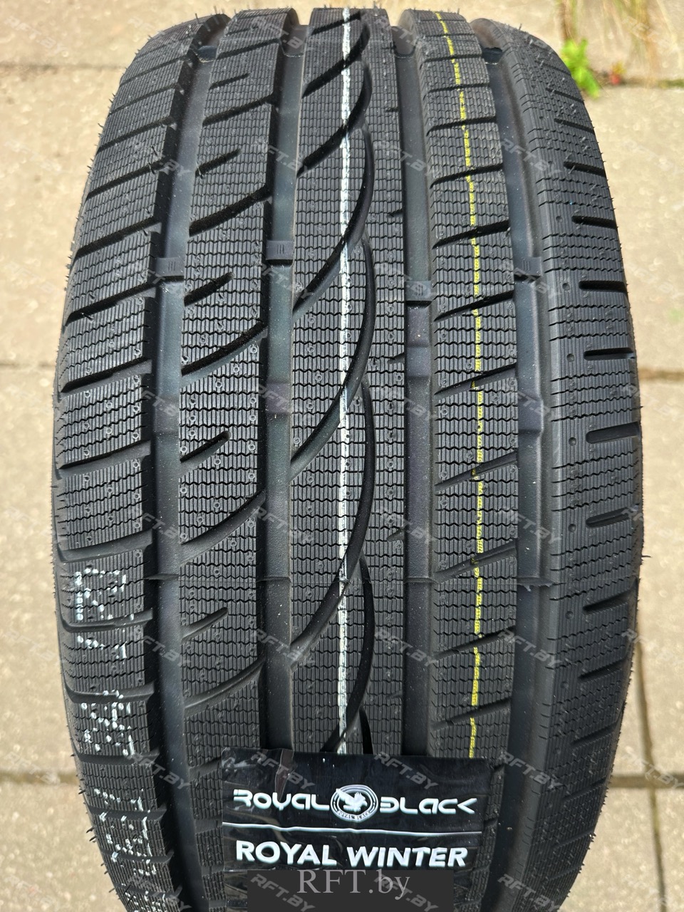 Royal Black Royal Winter 235/55R18 104H