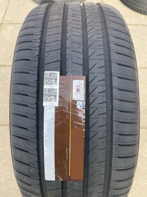 Bridgestone Alenza 001 265/45R21 104W