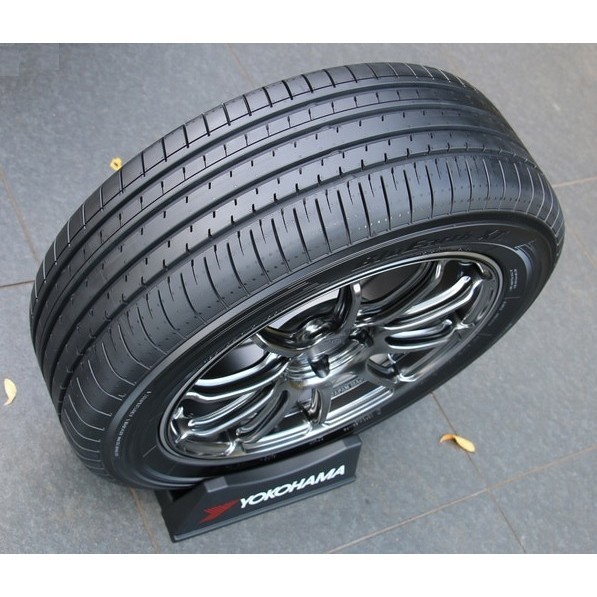 Yokohama Bluearth-XT AE61 215/65R16 98H