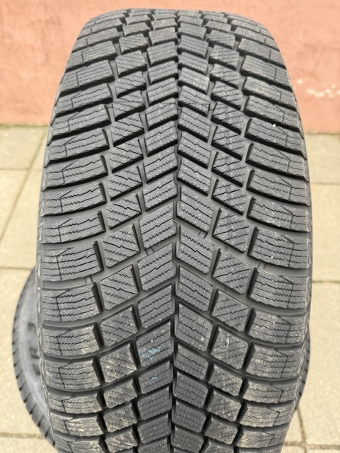 Pirelli Ice Zero FR 3 235/55R18 104H