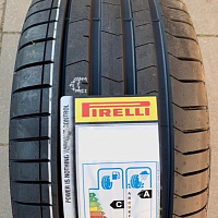 Pirelli P Zero PZ4 255/45R18 103Y