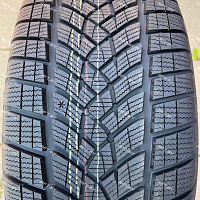 Goodyear Ultra Grip Ice SUV 235/65R18 110T